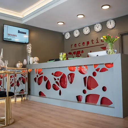 Отель Phoenicia Comfort