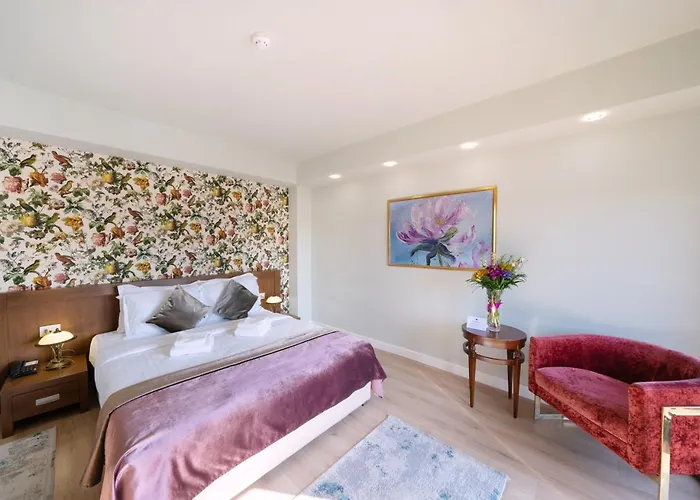 Phoenicia Comfort Szálloda 4*